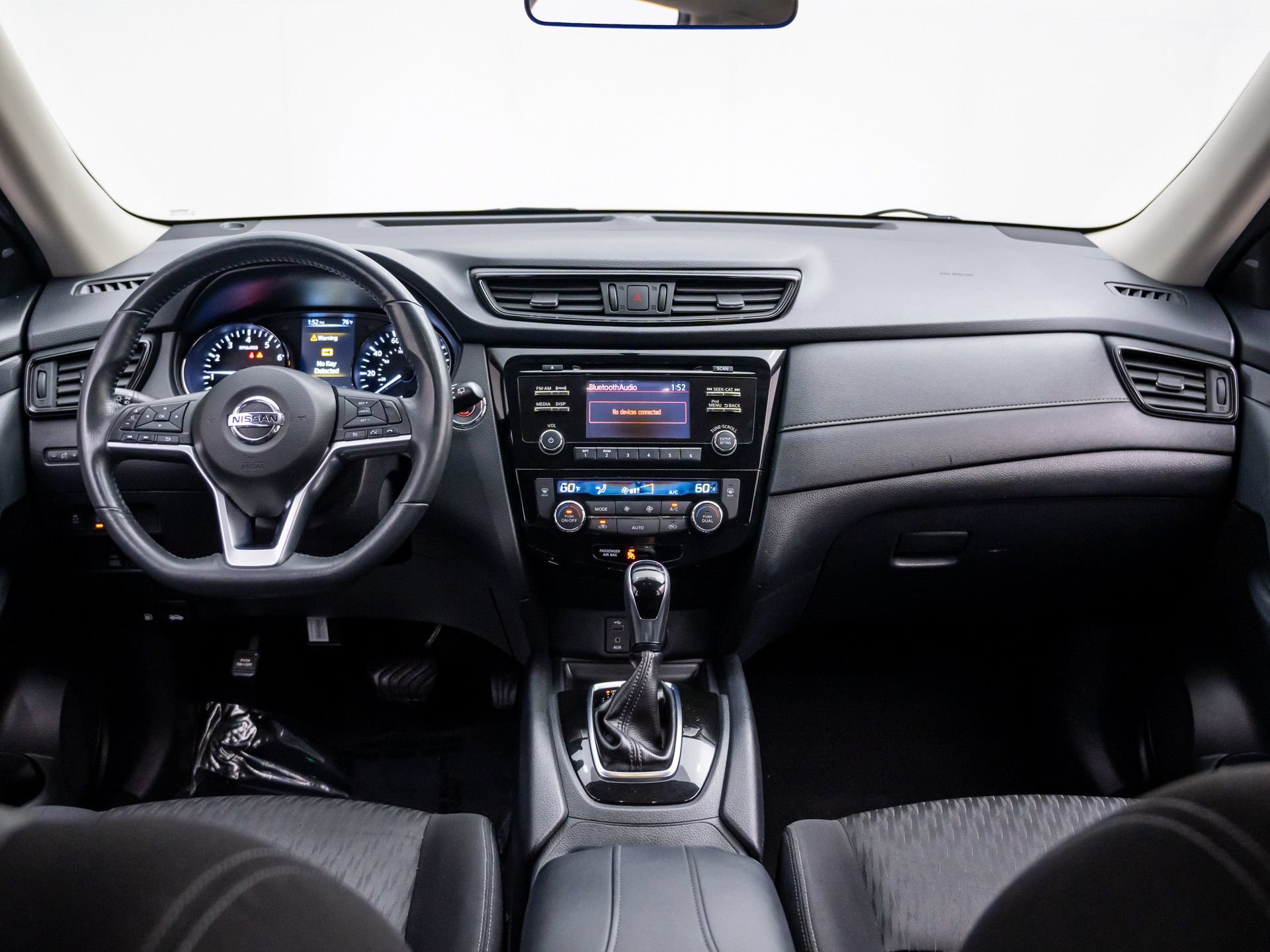 Used 2017 Nissan Rogue SV AWD/4WD image 11