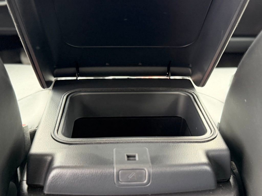 Used 2022 Nissan Armada SV image 8