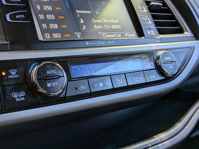 Used 2017 Toyota Highlander SE image 7