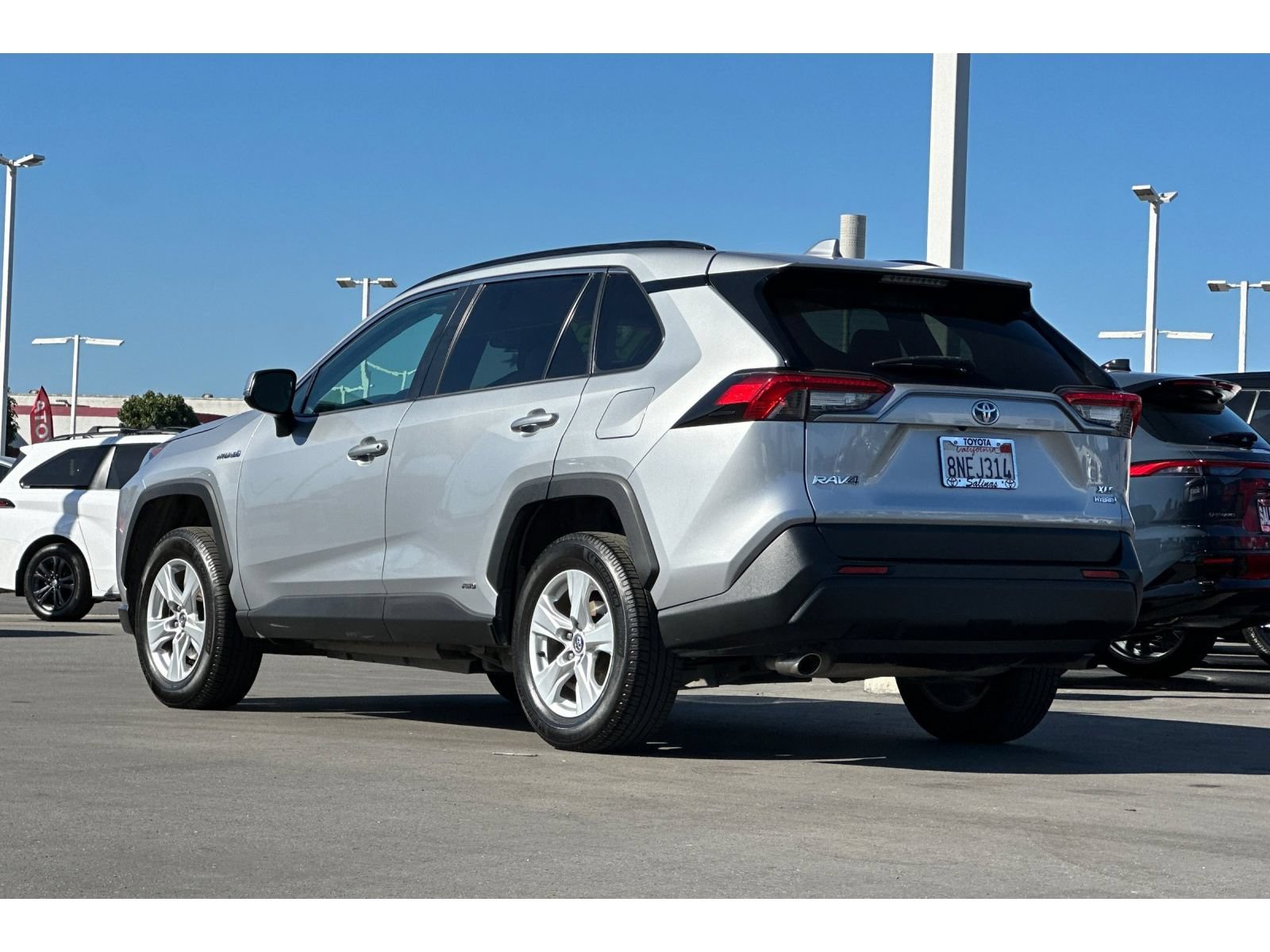 Used 2020 Toyota RAV4 XLE w/ Convenience Package AWD/4WD image 6