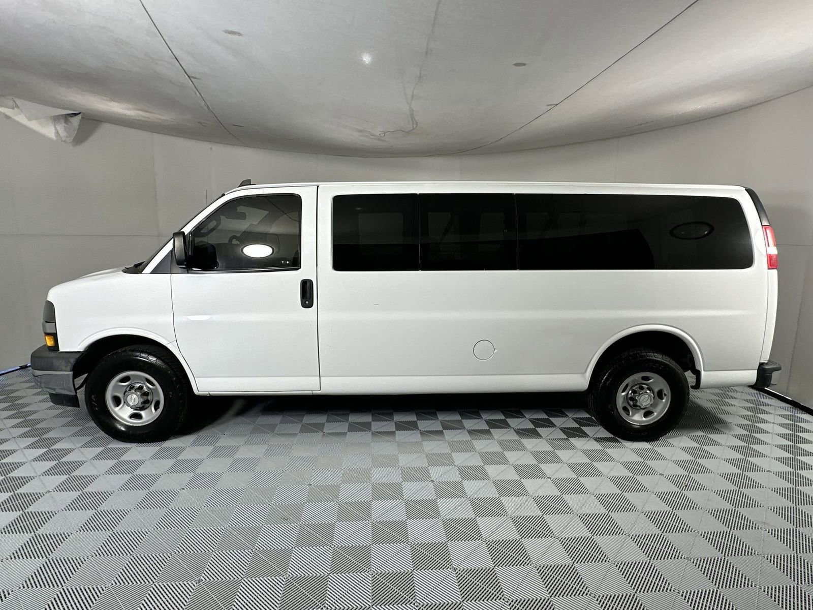 Used 2019 Chevrolet Express 3500 LT w/ LT Preferred Equipment Group RWD image 5