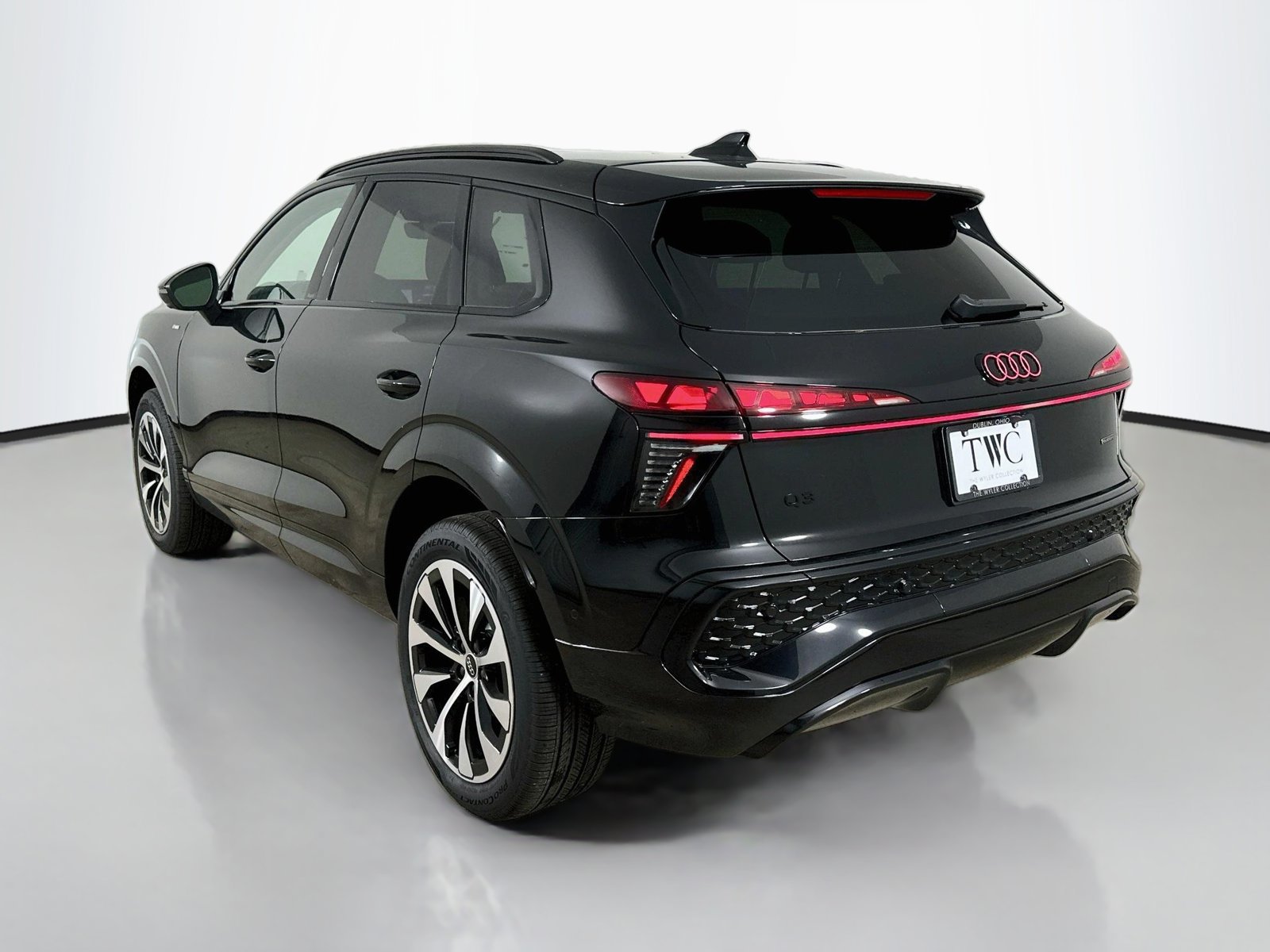 New 2026 Audi Q3 quattro 2.0T AWD/4WD image 7