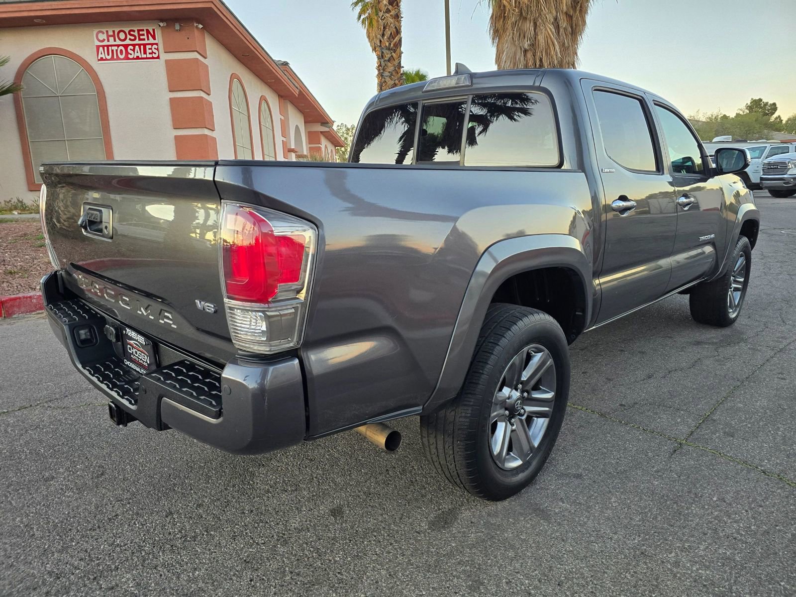 Used 2016 Toyota Tacoma Limited w/ Towing Package RWD image 7