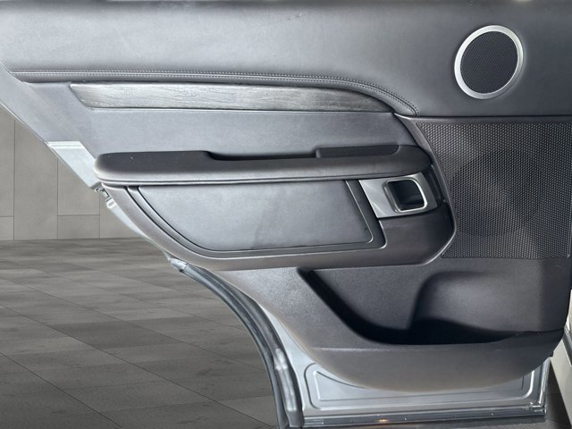 Used 2018 Land Rover Discovery HSE Luxury image 25