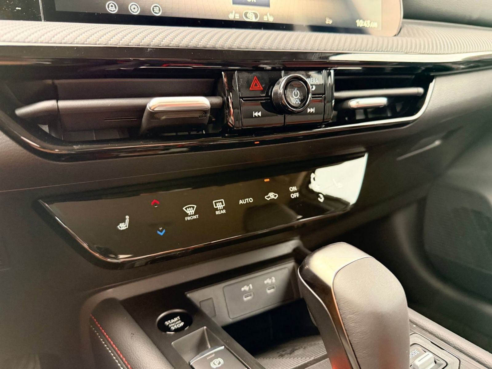 New 2026 Nissan Kicks SR w/ Cold Weather Package image 27