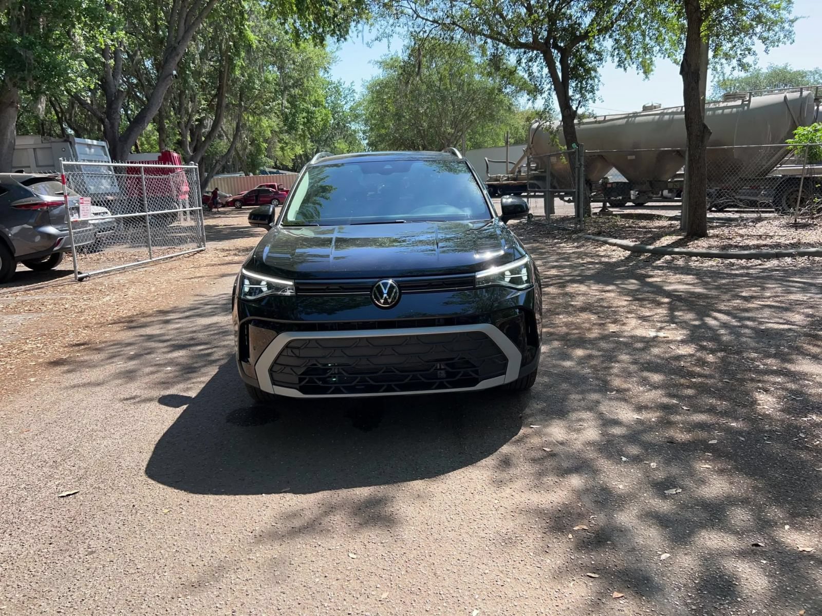 Used 2025 Volkswagen Taos SE FWD image 4