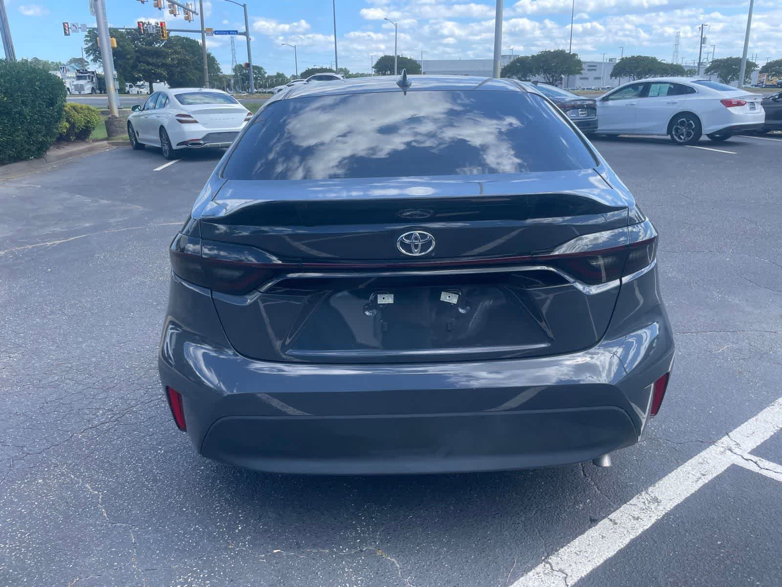 Used 2025 Toyota Corolla LE FWD image 4