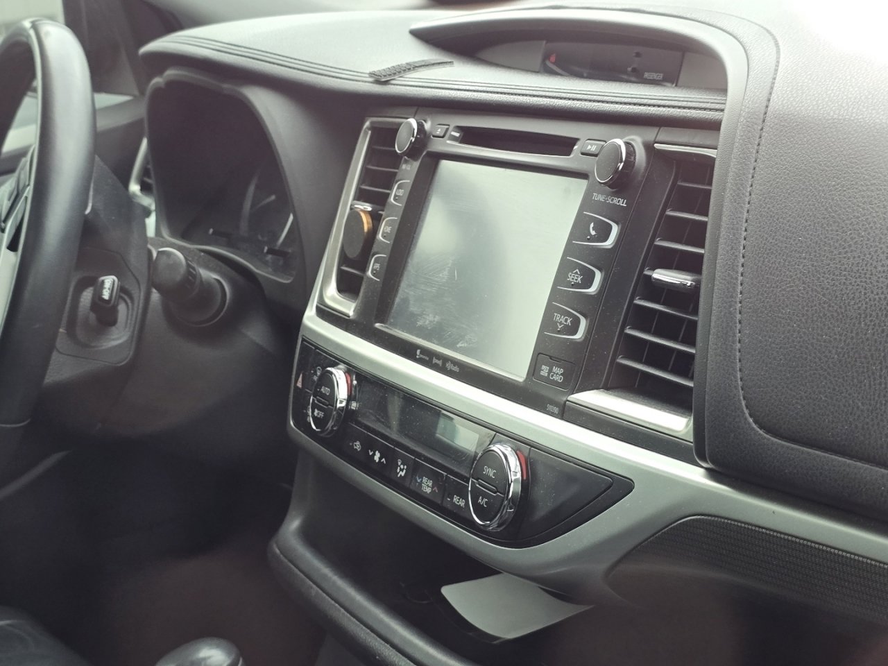 Used 2019 Toyota Highlander SE image 20