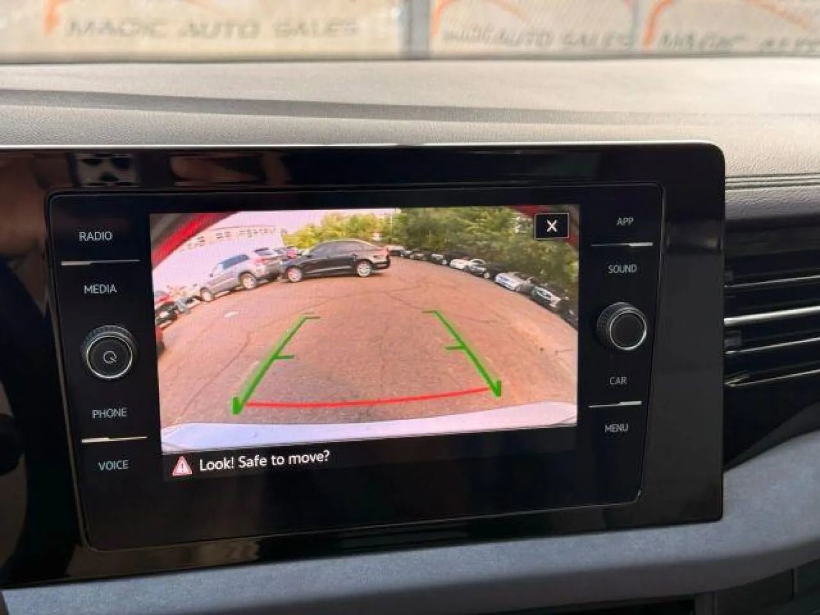 Used 2025 Volkswagen Jetta SE image 37