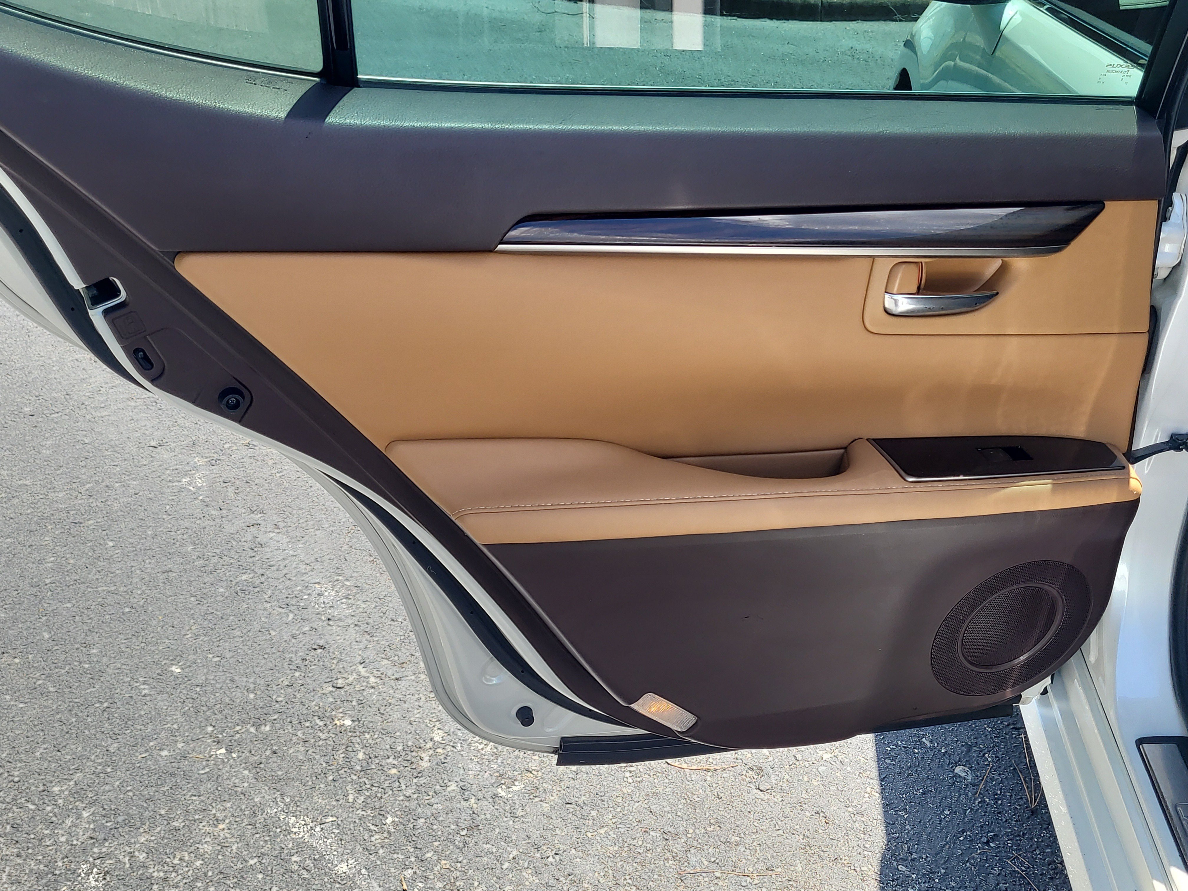 Used 2016 Lexus ES 350 w/ Luxury Package w/Wood Trim FWD image 11