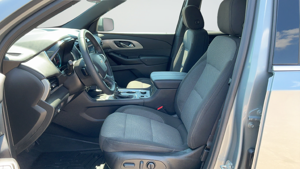 Used 2023 Chevrolet Traverse LT FWD image 17