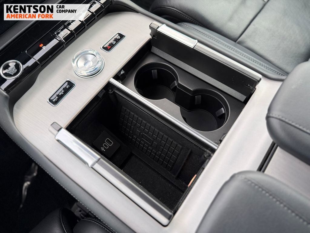 Used 2025 Lincoln Navigator Reserve image 27