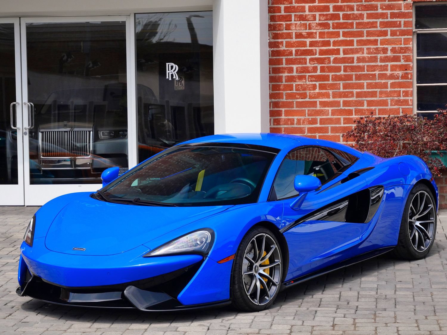 Used 2020 McLaren 570S Spider RWD image 18