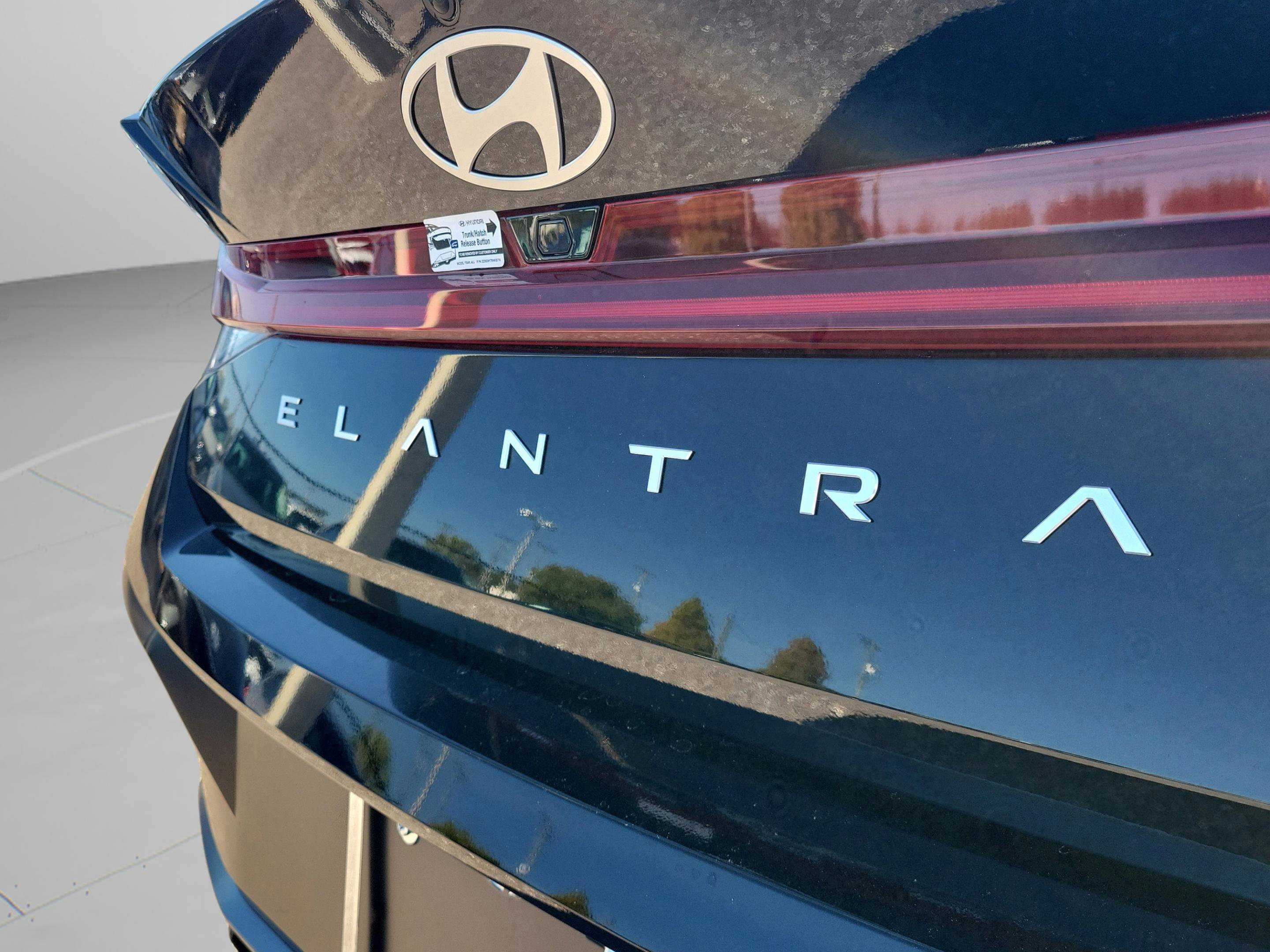 New 2026 Hyundai Elantra Limited image 28