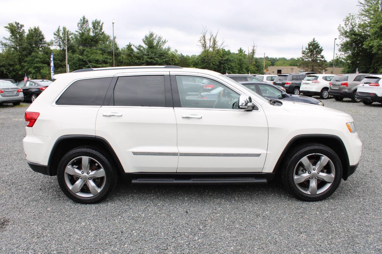 Used 2012 Jeep Grand Cherokee Overland AWD/4WD image 6