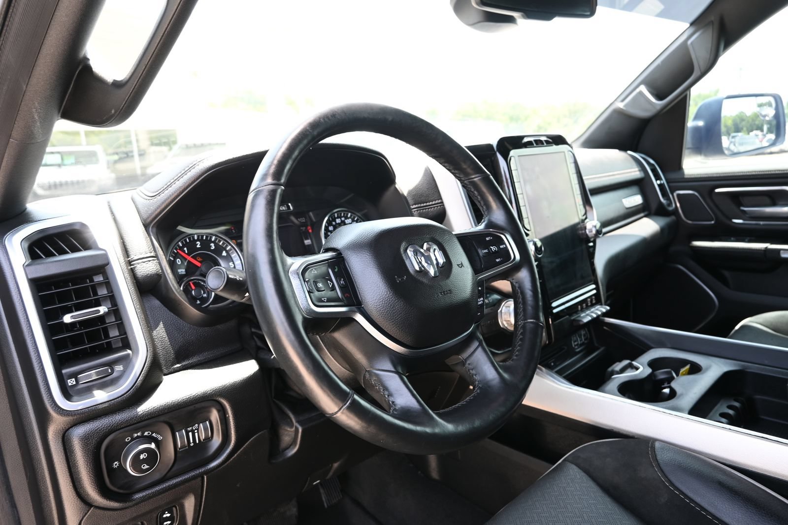 Used 2019 RAM 1500 Laramie RWD image 11