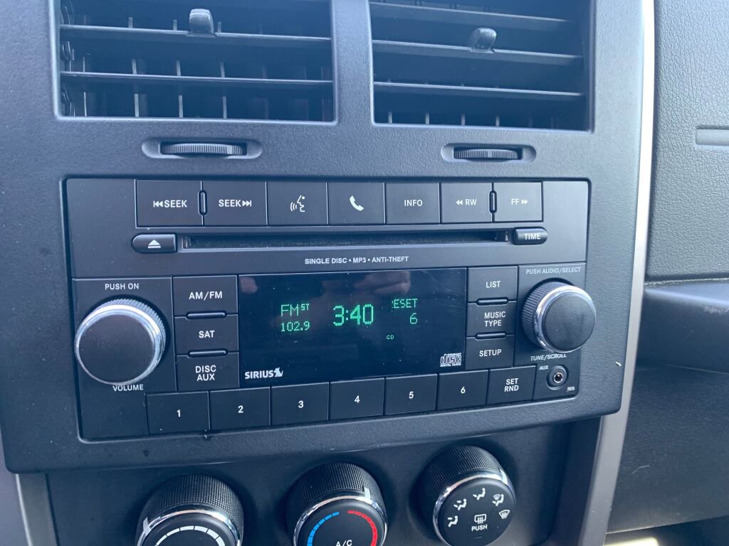 Used 2012 Jeep Liberty Sport image 18