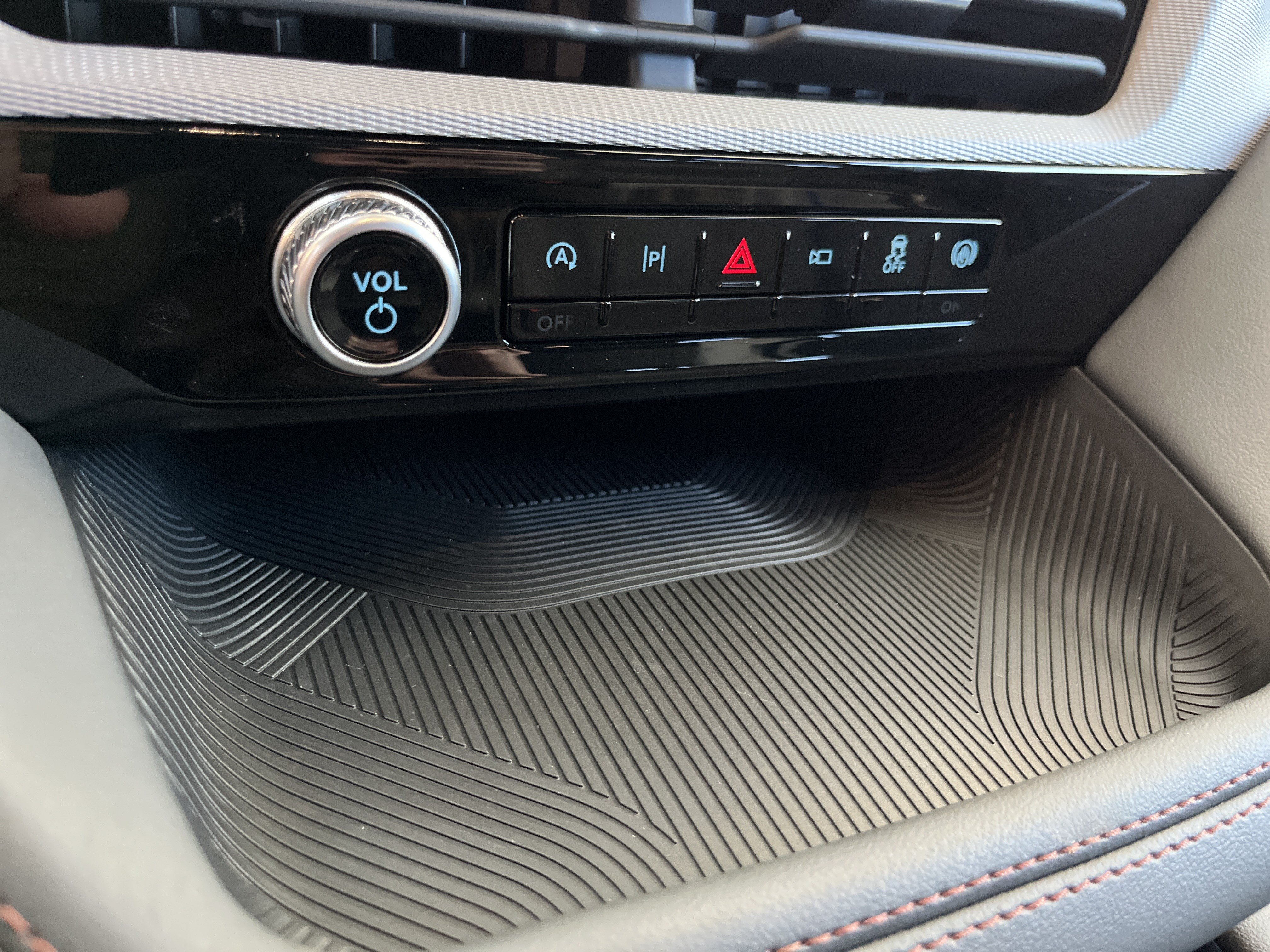 New 2027 Ford Explorer Active w/ Active Comfort Package RWD image 17