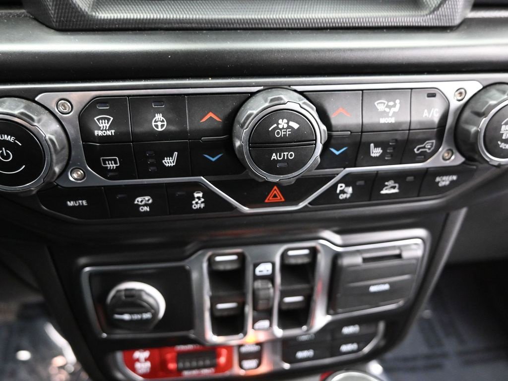 Used 2022 Jeep Wrangler Unlimited Rubicon w/ Trailer Tow Package image 35