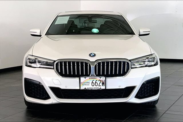 Used 2023 BMW 530e w/ M Sport Package RWD image 3