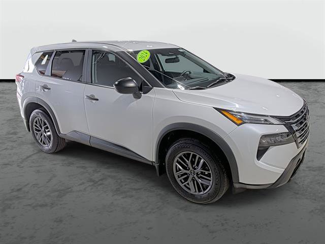 Used 2024 Nissan Rogue S AWD/4WD image 5