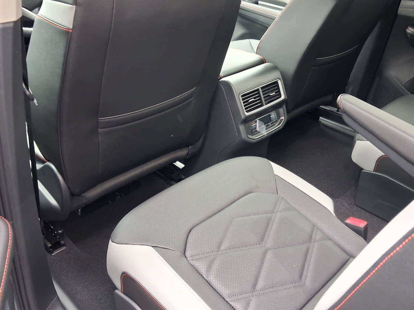 New 2026 Volkswagen Atlas Peak Edition AWD/4WD image 13