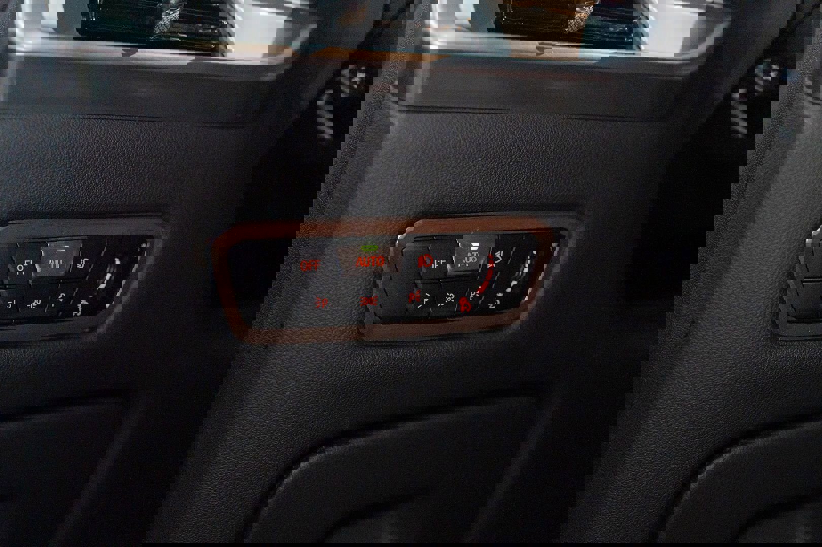 Used 2023 BMW X7 M60i image 22