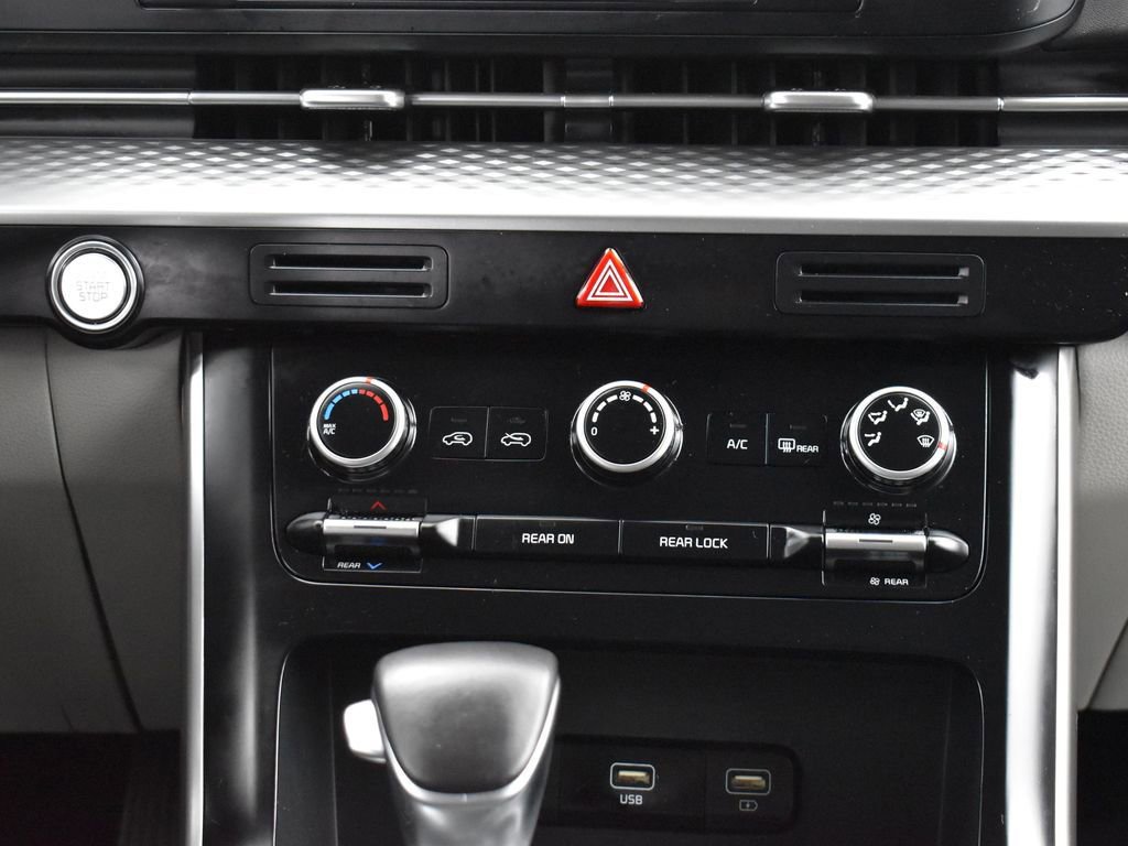 Used 2024 Kia Carnival LX image 22