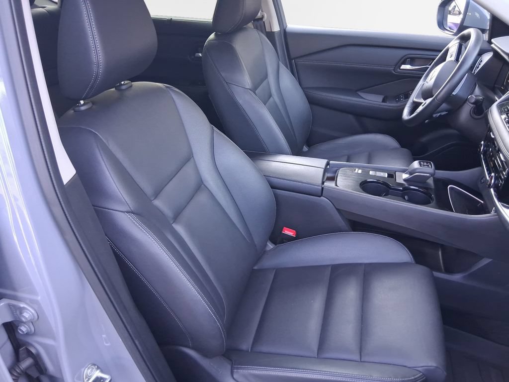 Used 2025 Nissan Rogue SL w/ SL Premium Package FWD image 26
