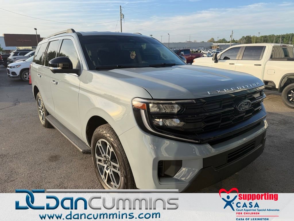 Used 2026 Ford Expedition Active AWD/4WD image 1
