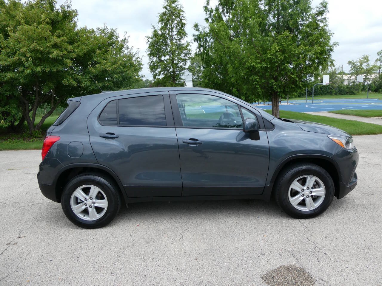 Used 2021 Chevrolet Trax LS w/ Tint and Cruise Package AWD/4WD image 4