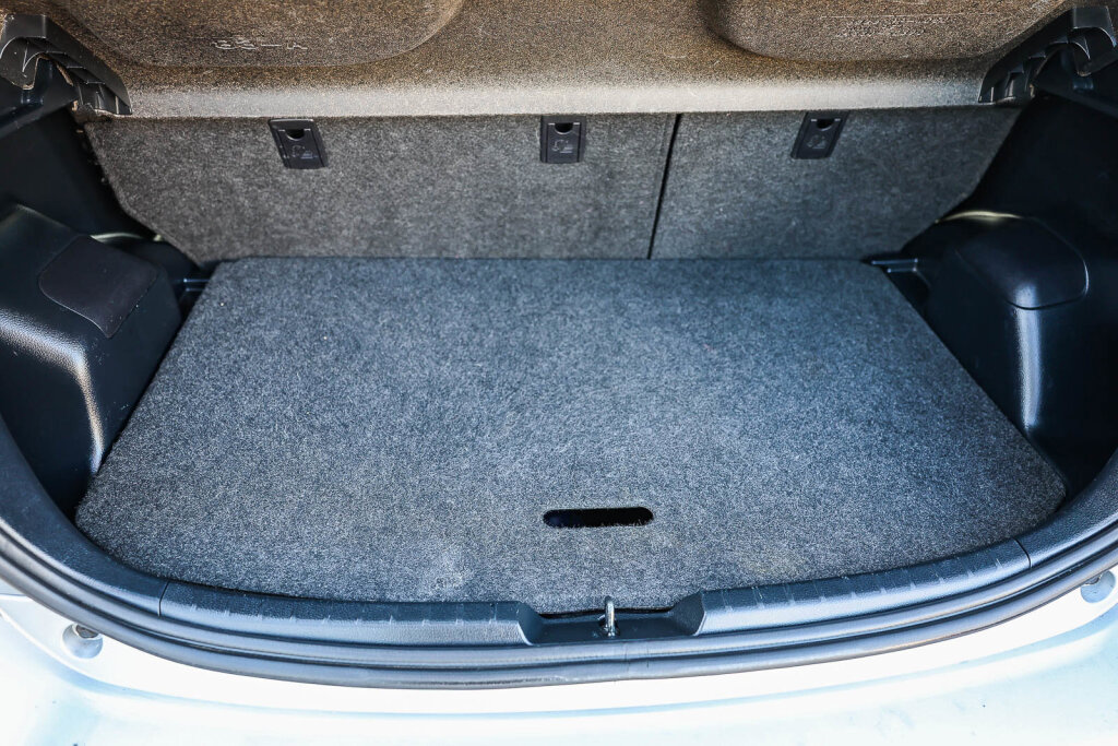 Used 2013 Toyota Yaris LE image 28