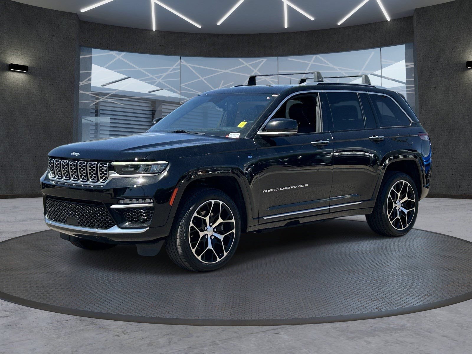 Used 2022 Jeep Grand Cherokee Summit AWD/4WD image 2