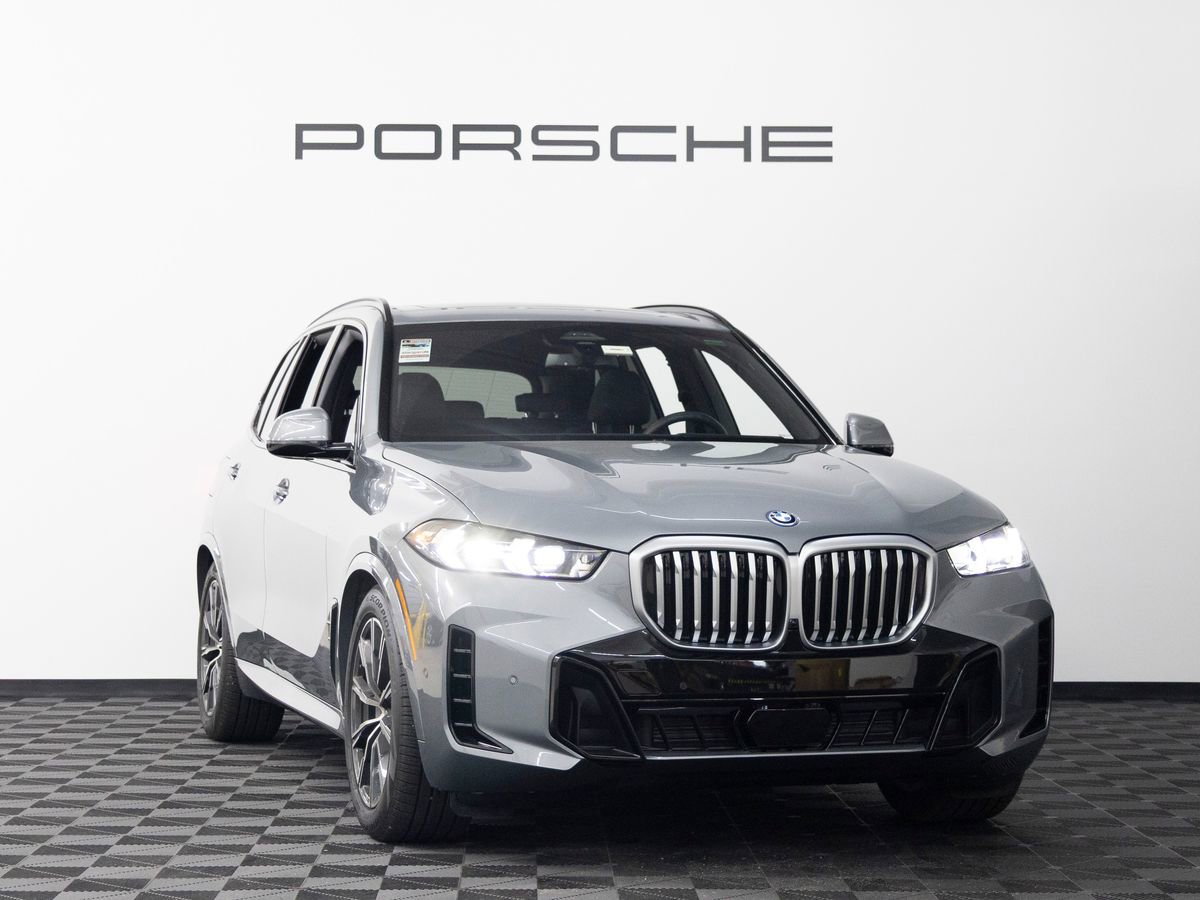 Used 2025 BMW X5 xDrive50e w/ M Sport Package image 9