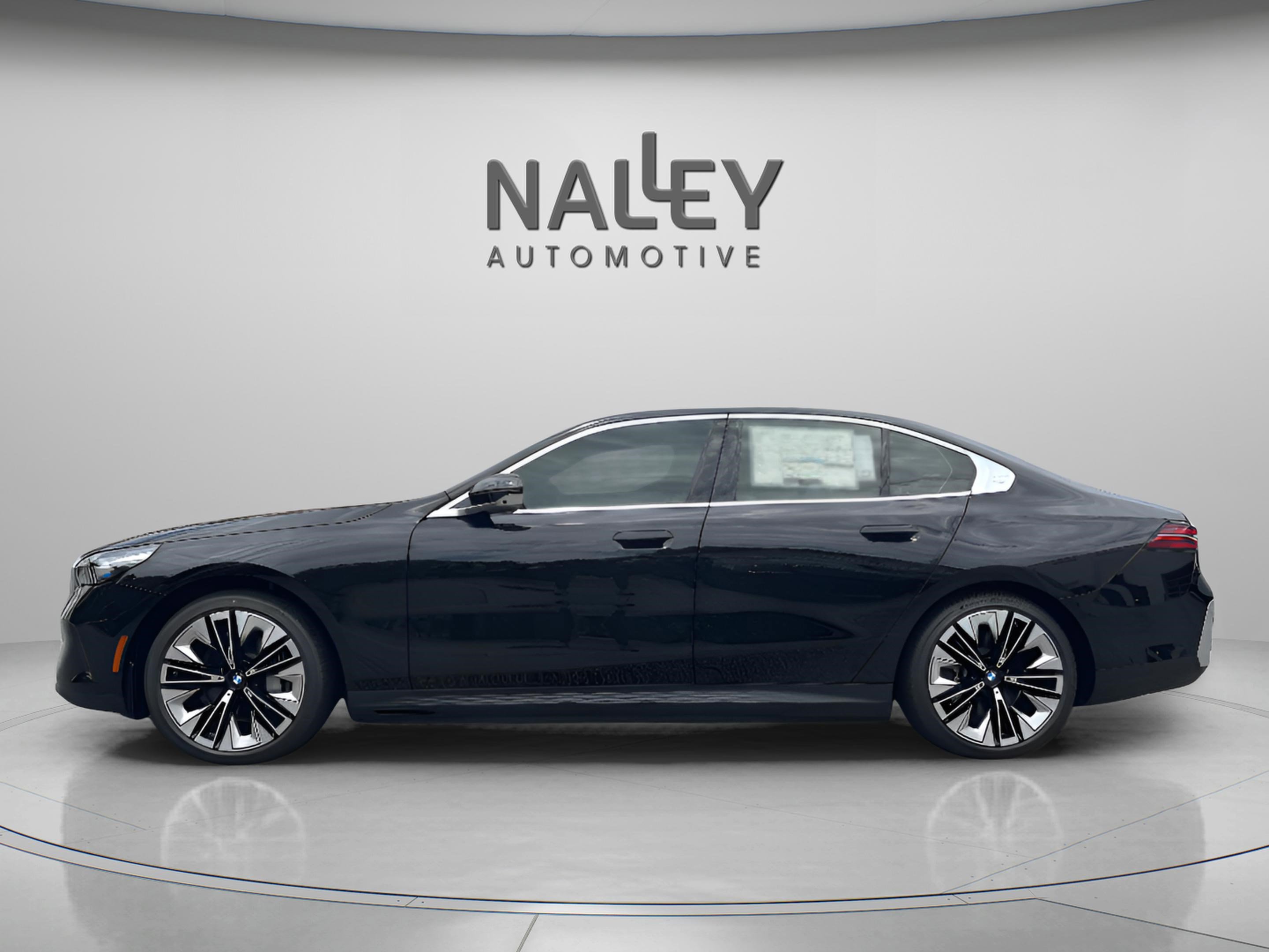 Used 2025 BMW i5 eDrive40i w/ Premium Package image 2