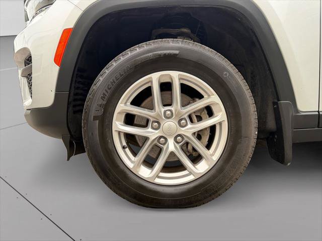 Certified 2023 Jeep Grand Cherokee Laredo AWD/4WD image 12