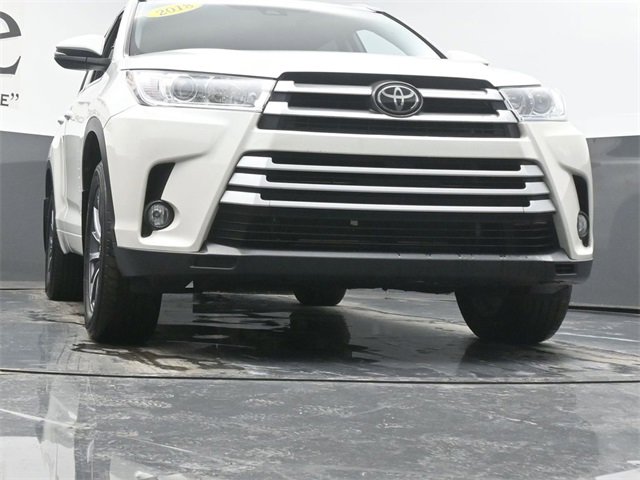 Used 2018 Toyota Highlander XLE image 3