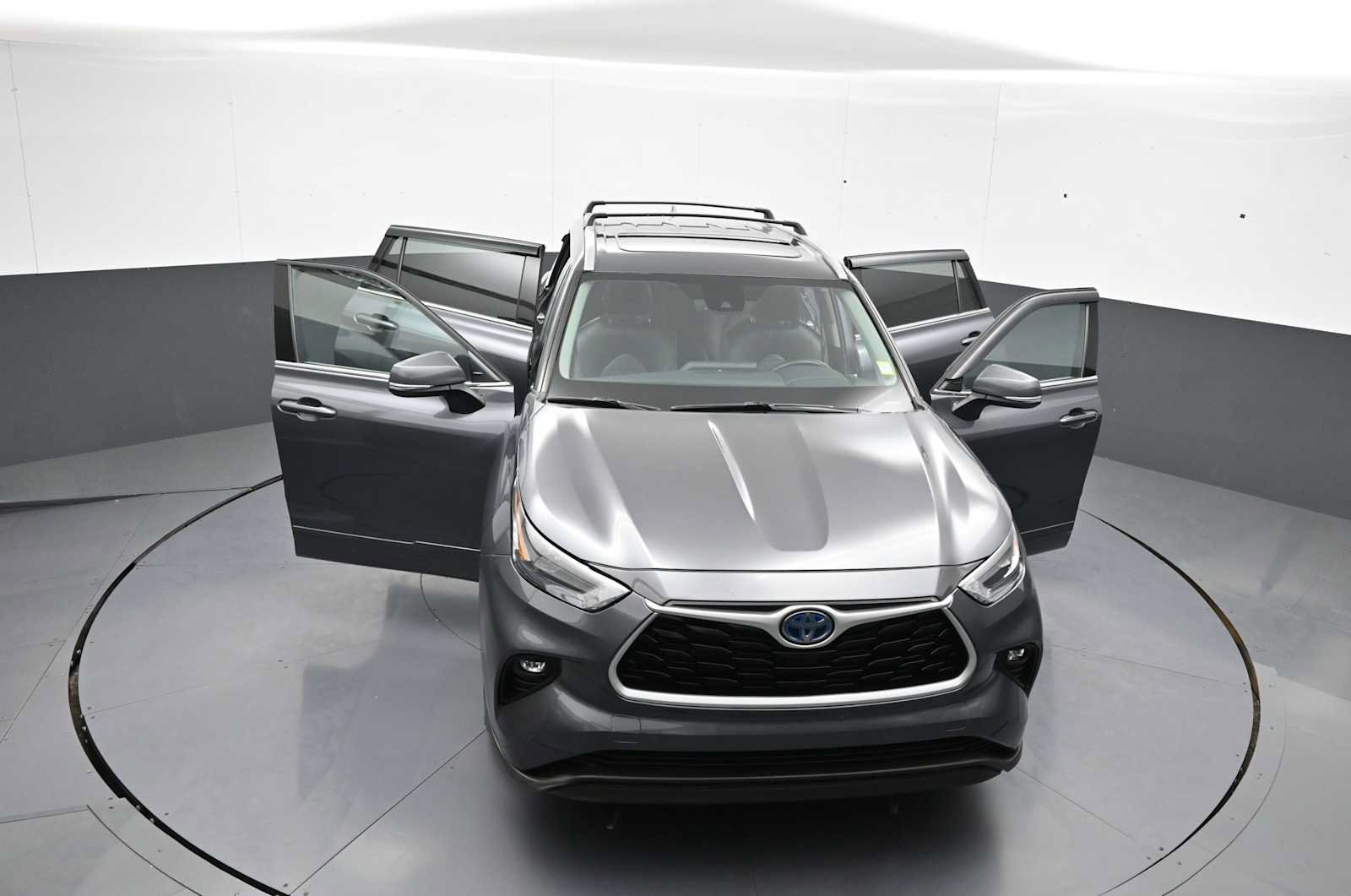 Used 2022 Toyota Highlander XLE AWD/4WD image 47
