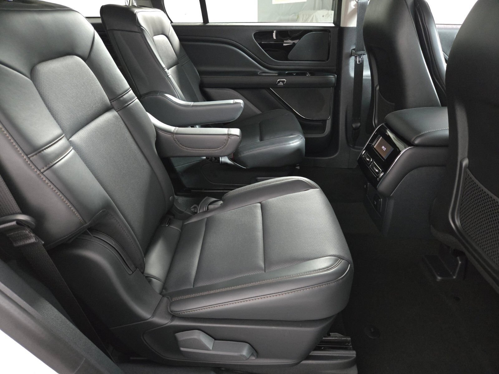 New 2026 Lincoln Aviator AWD image 19