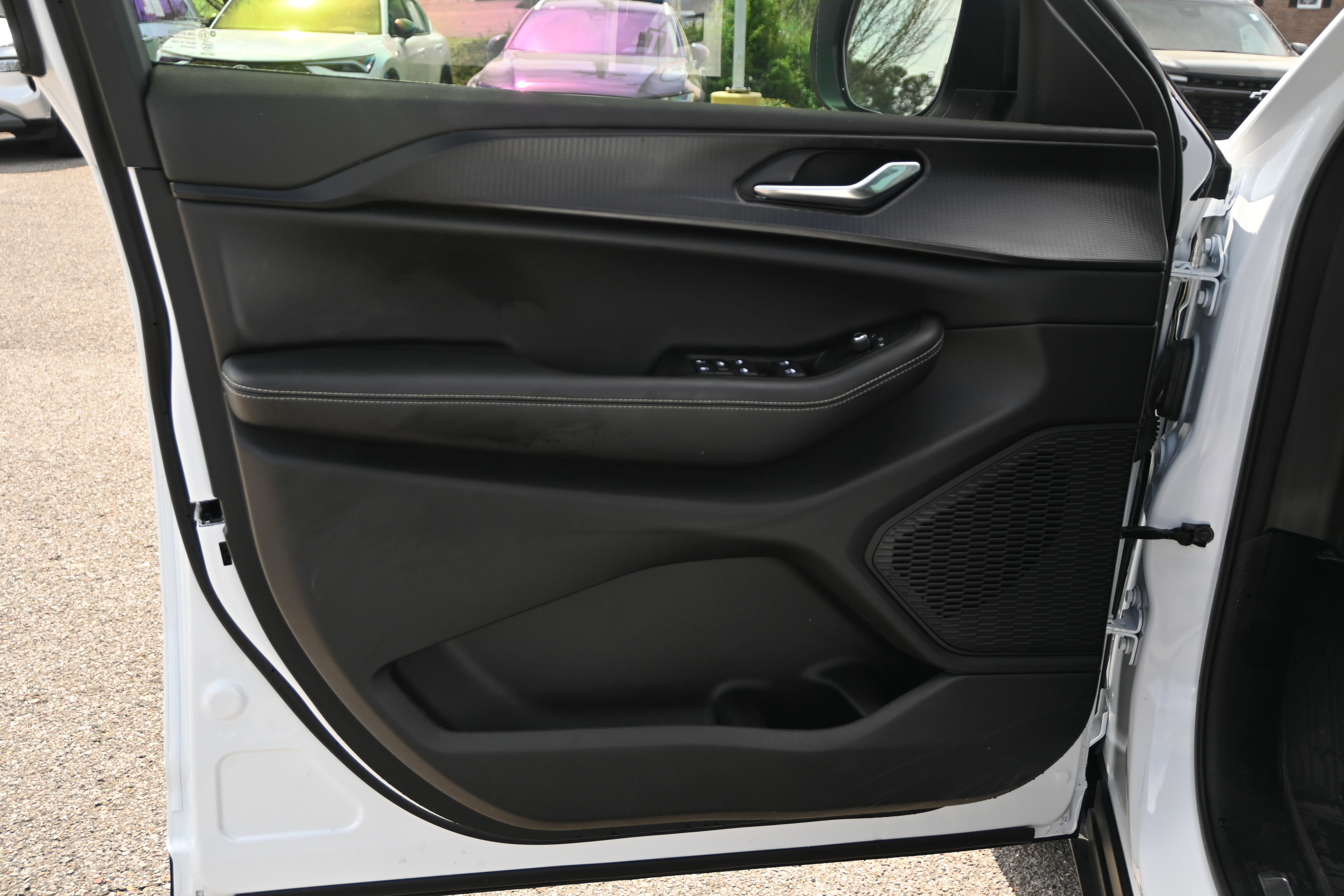 Used 2025 Jeep Grand Cherokee Laredo X image 29