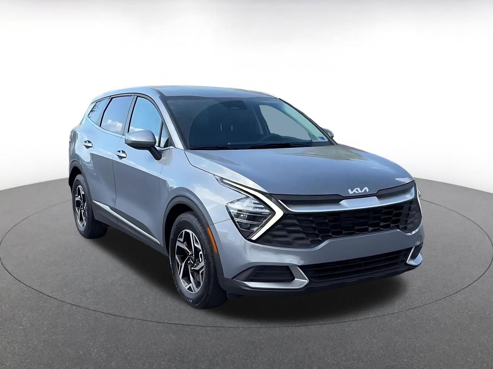 Used 2025 Kia Sportage LX image 3