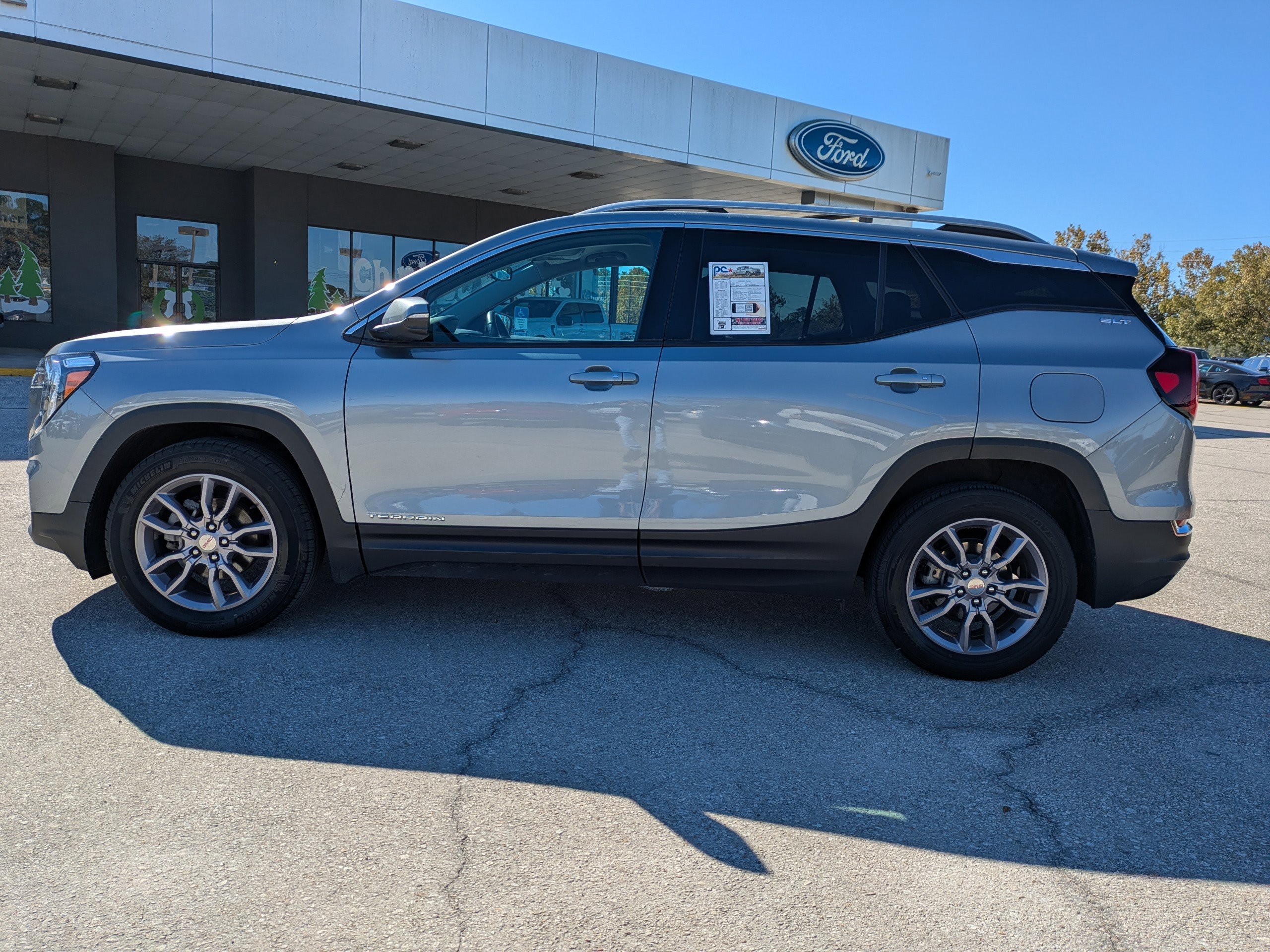 Used 2023 GMC Terrain SLT image 7