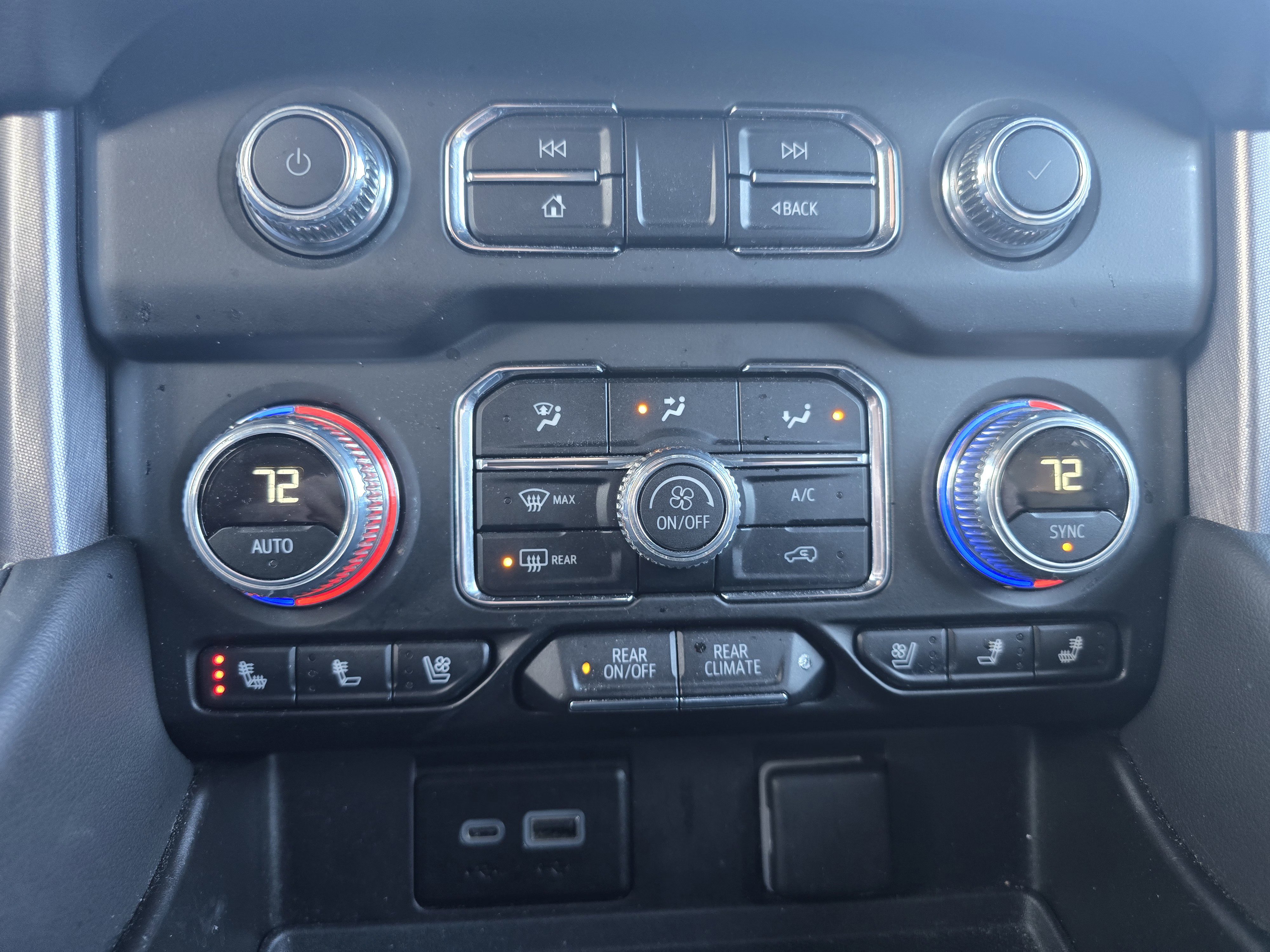 Used 2024 GMC Yukon SLT image 31