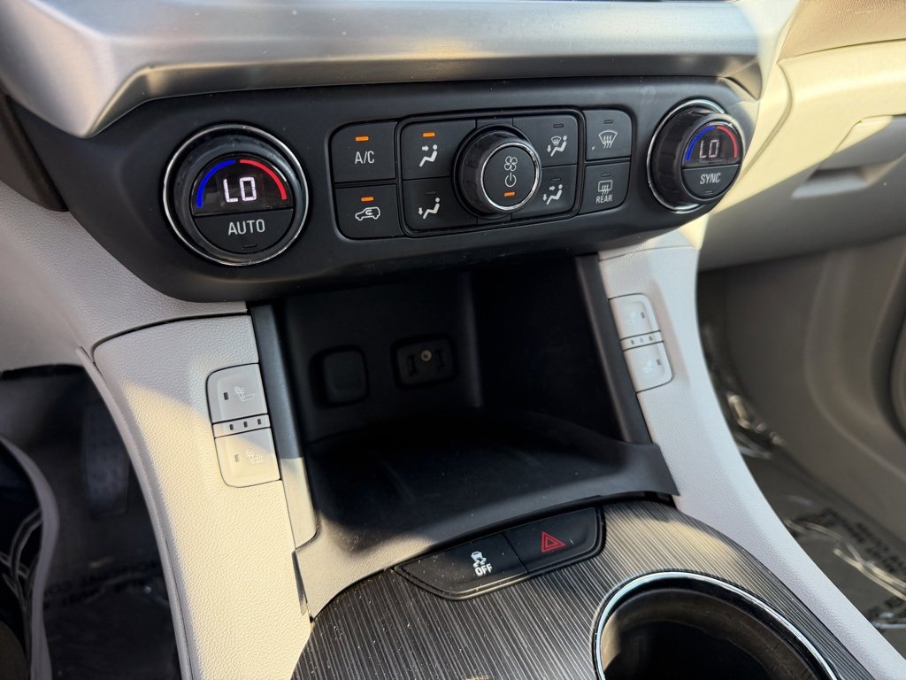 Used 2017 GMC Acadia SLT image 13