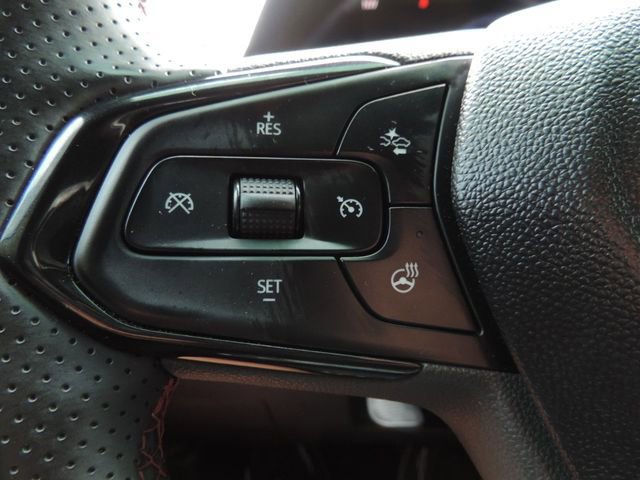 Used 2025 Chevrolet Trax RS w/ Sunroof Package FWD image 30