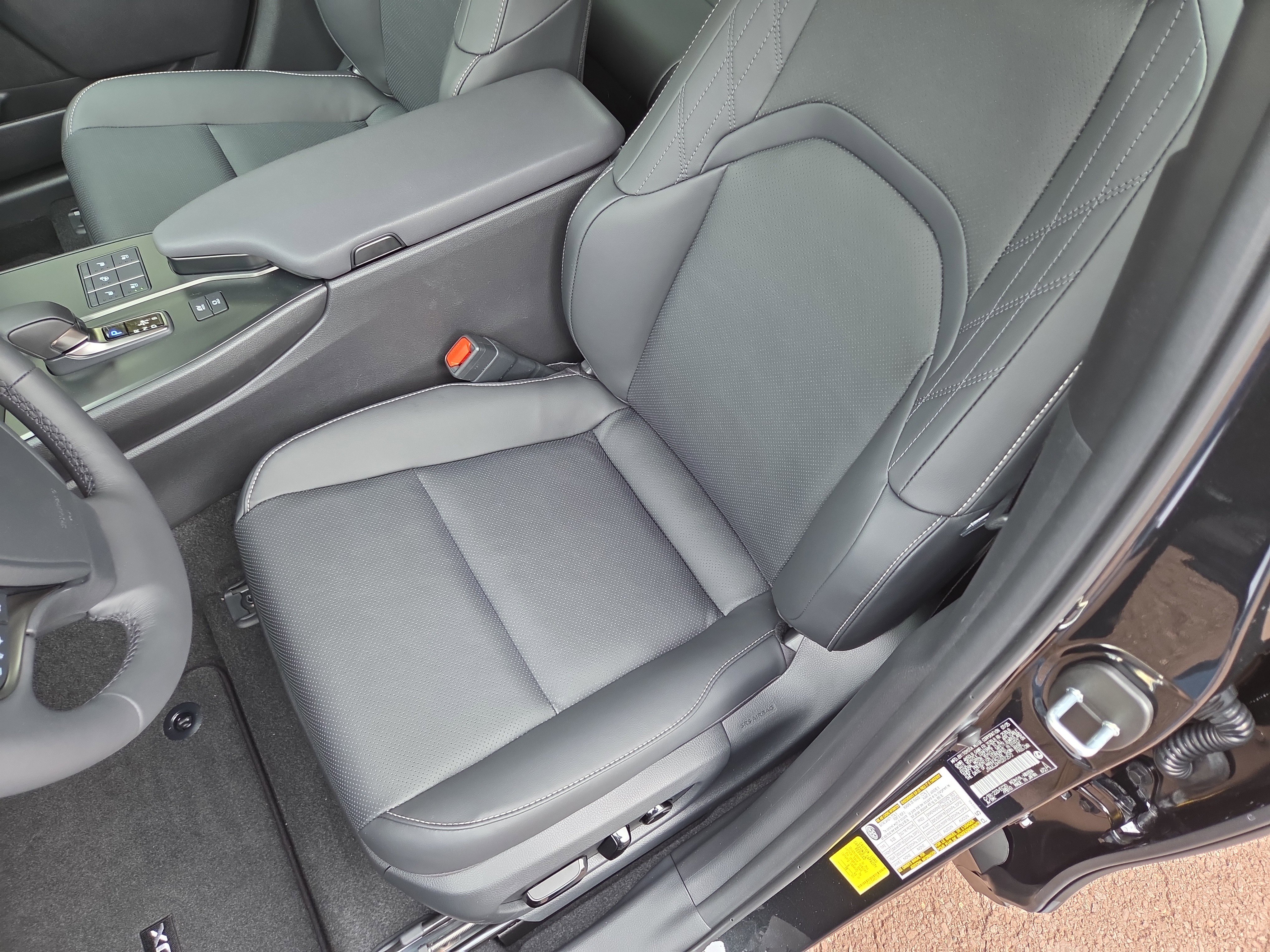 New 2025 Lexus UX 300h AWD image 6