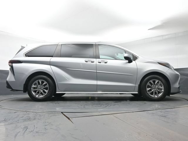 Certified 2023 Toyota Sienna XLE w/ Protection Package (TMS) FWD image 38