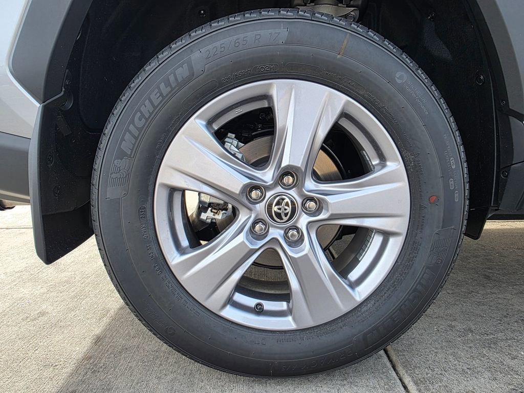 Used 2025 Toyota RAV4 XLE image 30