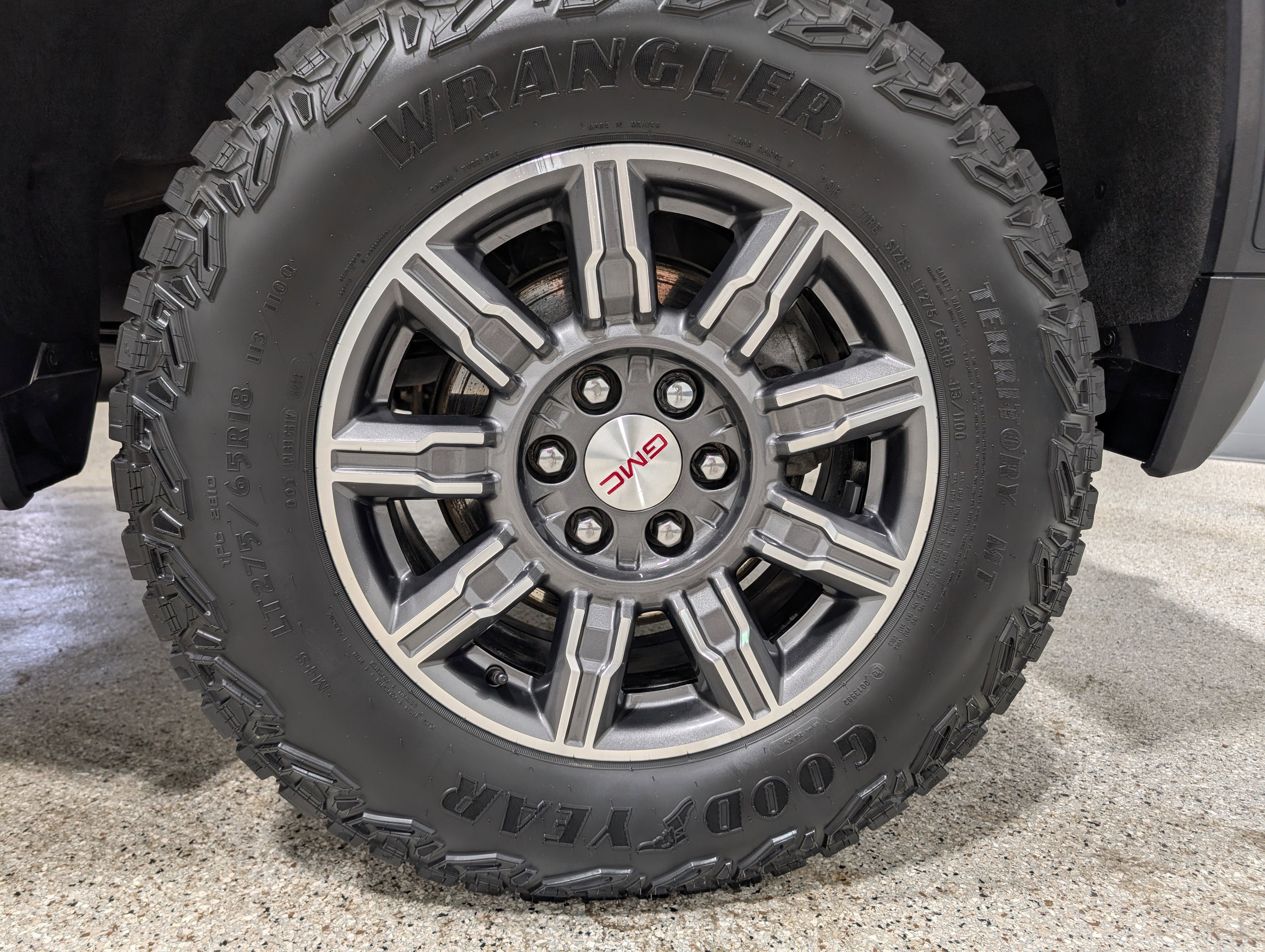 Used 2024 GMC Sierra 1500 AT4 w/ AT4 Preferred Package AWD/4WD image 12