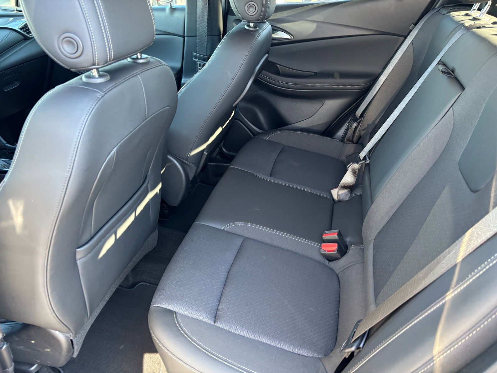 Used 2023 Buick Encore GX Select image 25